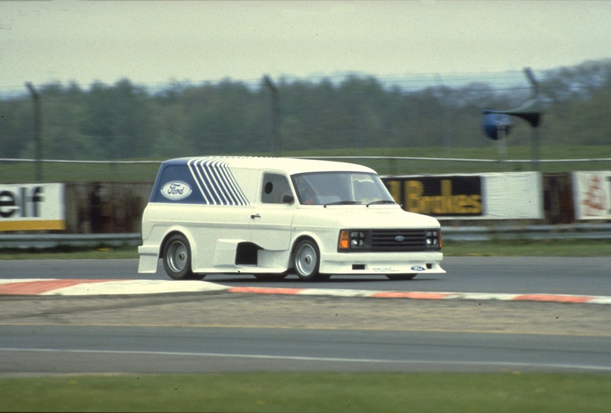1985 - Ford Transit Supervan 2