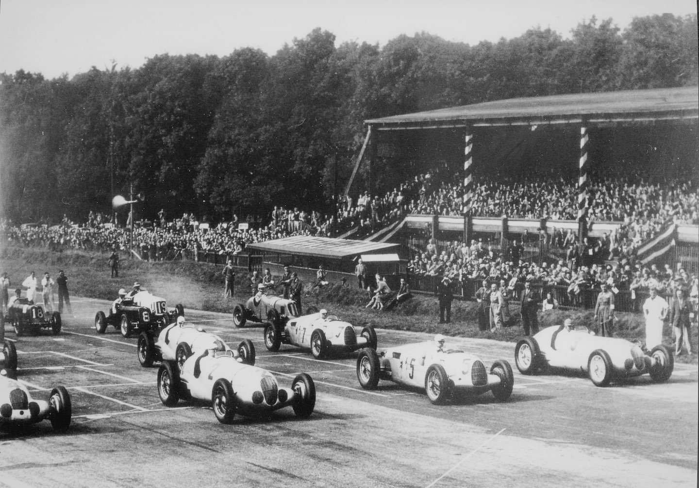 Startszene beim Grand Prix im Donington Park, Großbritannien, 1937