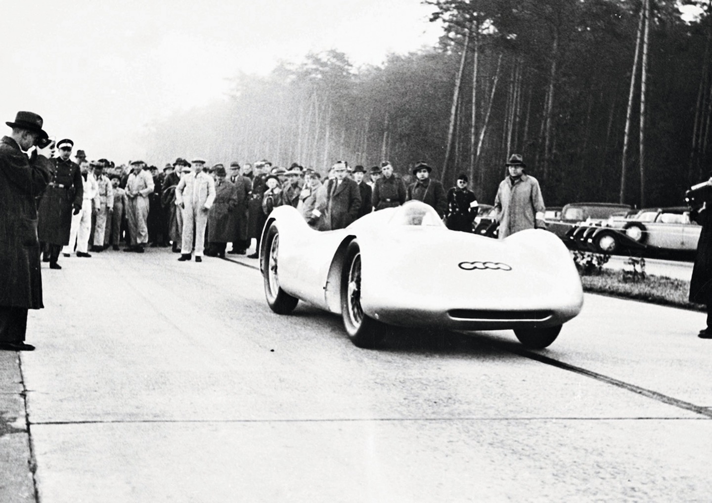Auto Union Grand Prix: Bernd Rosemayer beim Start zu einer Rekordfahrt bei Frankfurt 1937