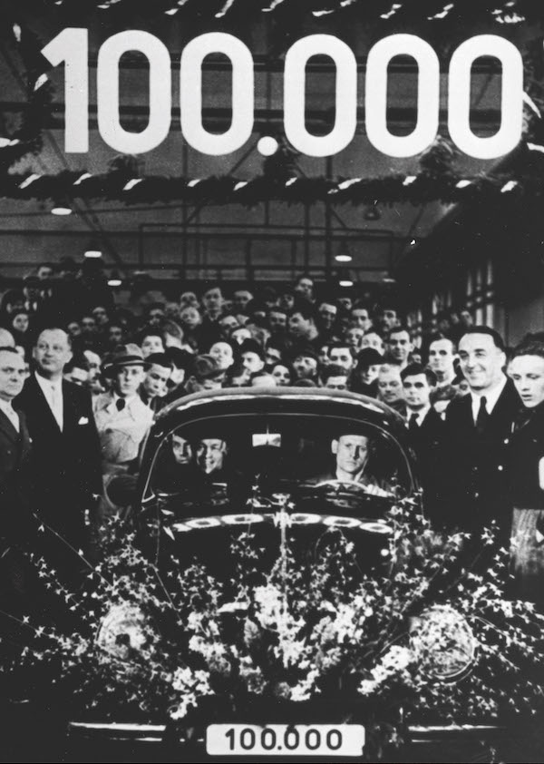 1950 feiert VW den 100.000 VW Käfer. Es folgen noch 20.000.000