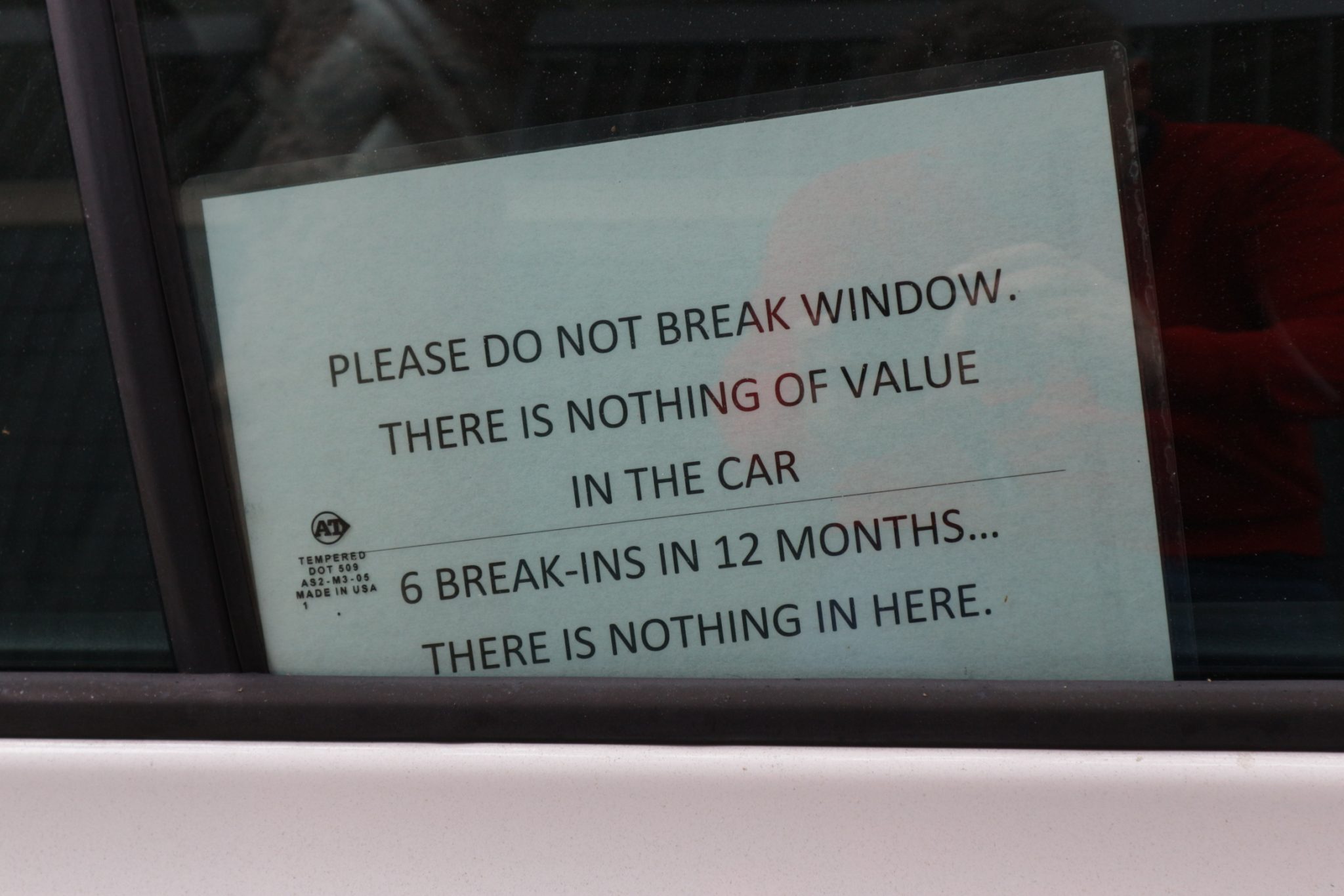 Schild an einem VW Golf GTI in den Straßen von San Francisco