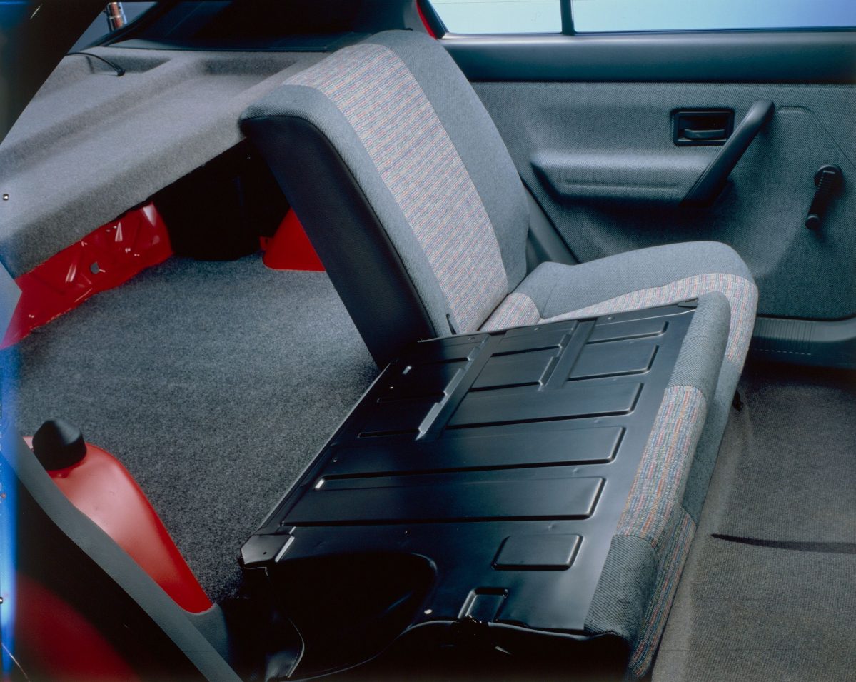 Asymmetrisch umklappbare Rücksitzbank des Renault 19 – das war 1988 eine Innovation.