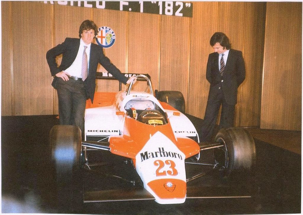 Team-Vorstellung 1982: Andrea de Cesaris (links), Bruno Giacomelli und der von Gérard Ducarouge konstruierte Alfa Romeo 182