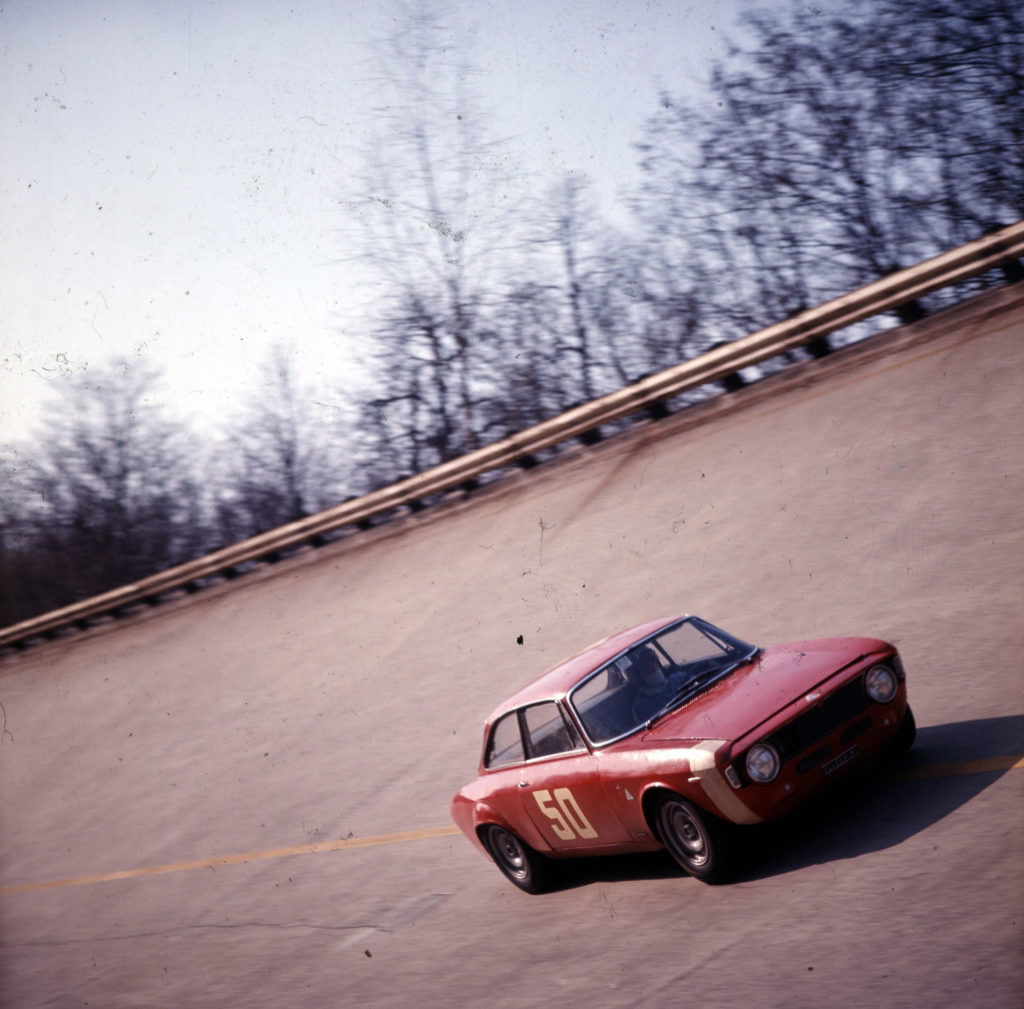 Giulia Sprint GTA-SA beim Test in Monza (Foto: Alfa Romeo)