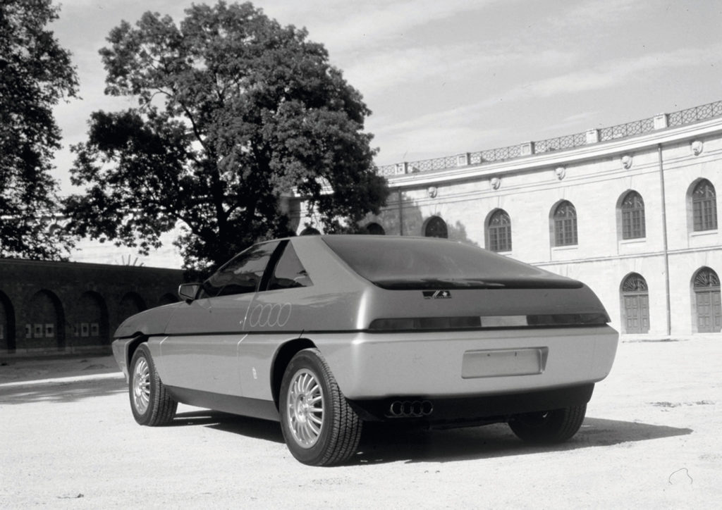 Heckansicht des Audi Quartz Concept – Pininfarina Quartz