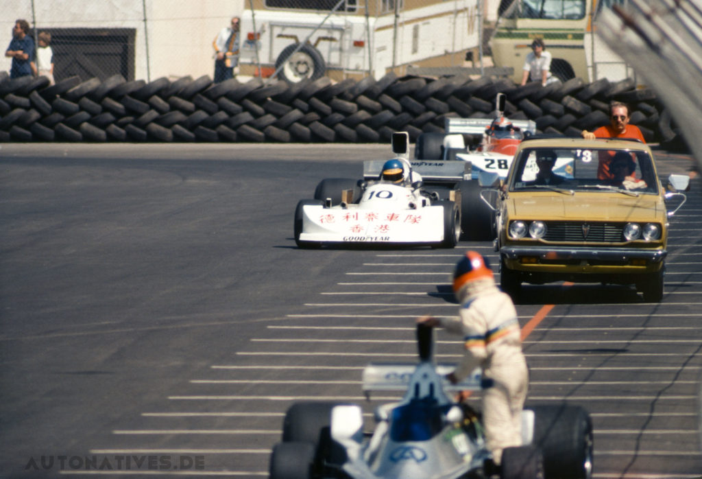 Szene aus dem Training zum Kürzlich erwarb ich dieses Dia vom Grand Prix of Long Beach 1976